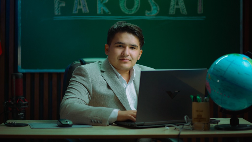 Sirojiddin Rakhmatullaev — IELTS 8.0 & CELTA o'qituvchi